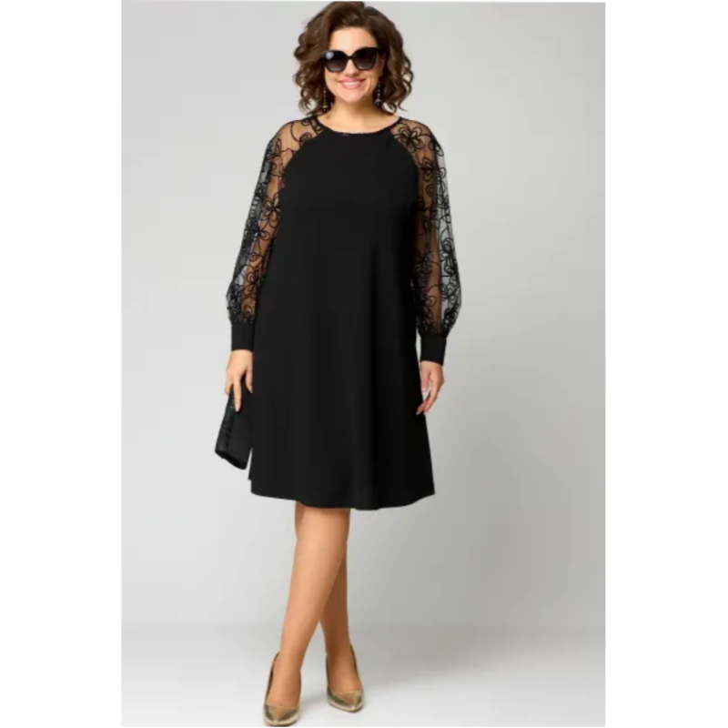Beautifully Finished Dress in a Timeless Design