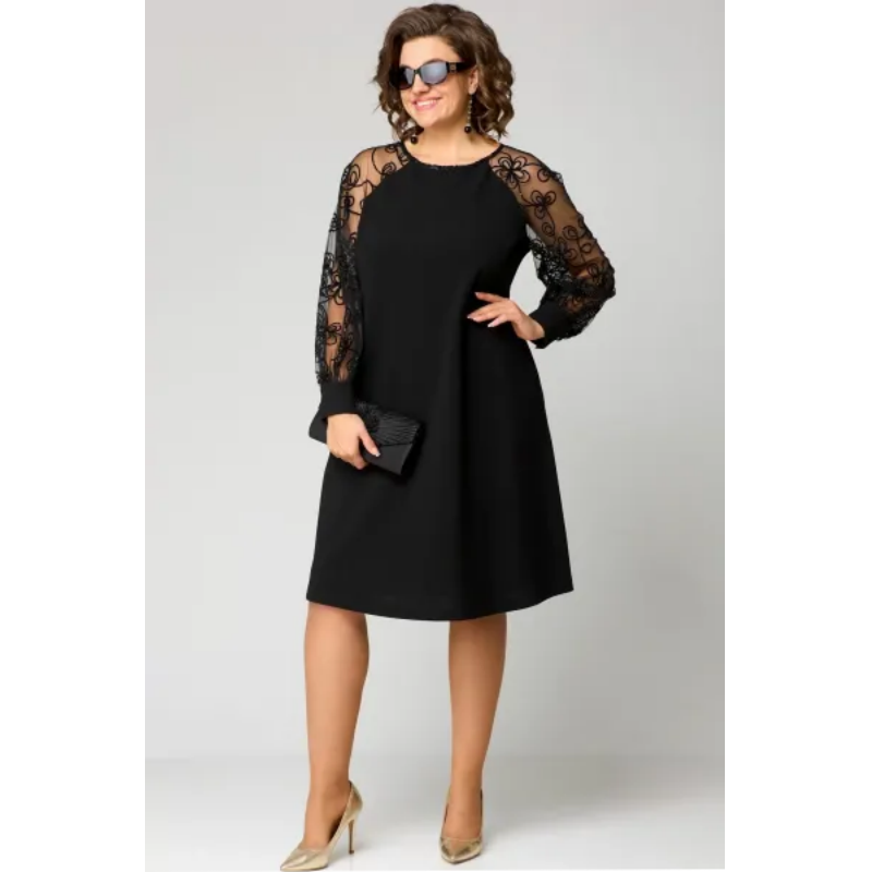 Beautifully Finished Dress in a Timeless Design