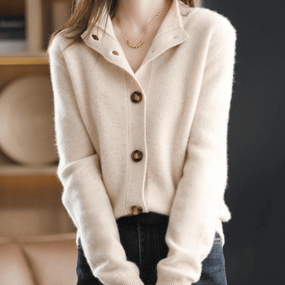 Effortlessly Elegant Cardigan with a Timeless Design