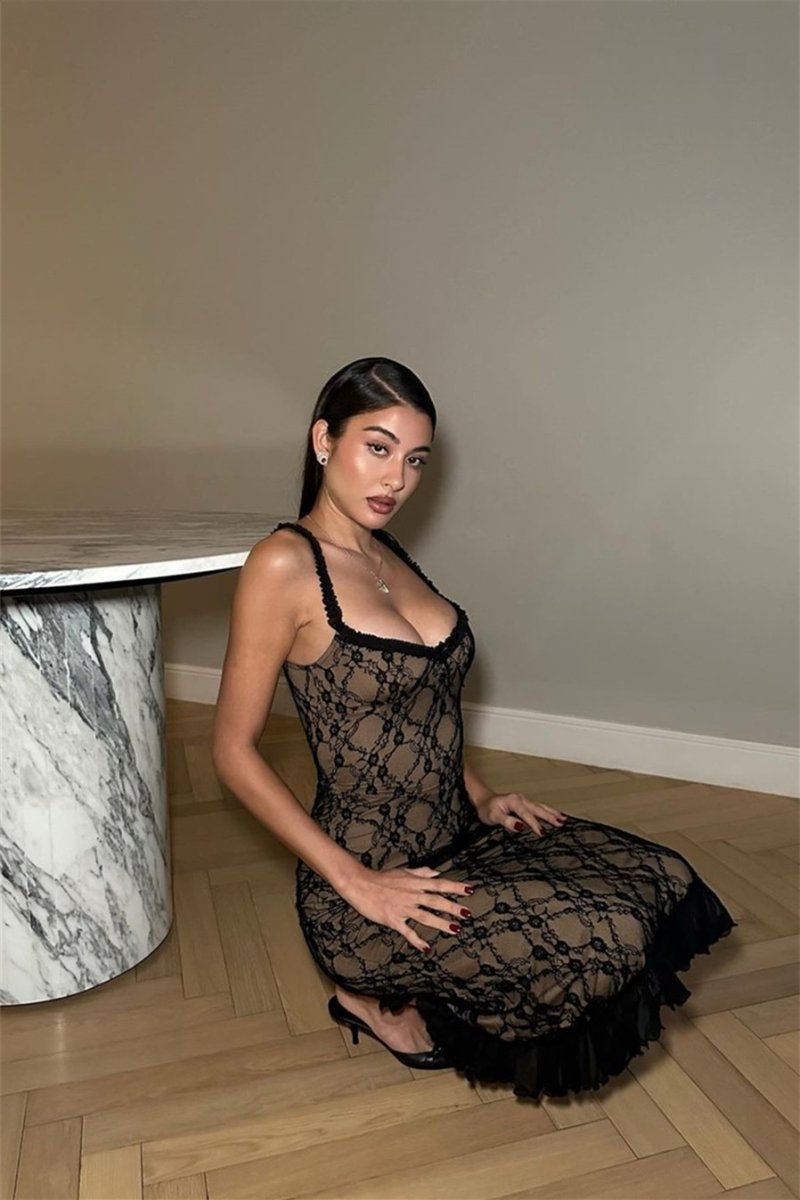 Well Tailored Dress with a Graceful Silhouette