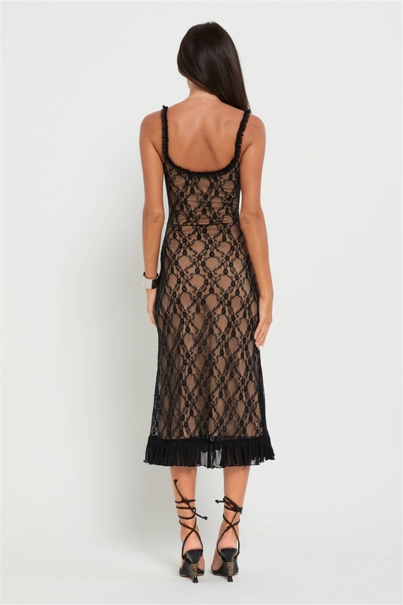Well Tailored Dress with a Graceful Silhouette