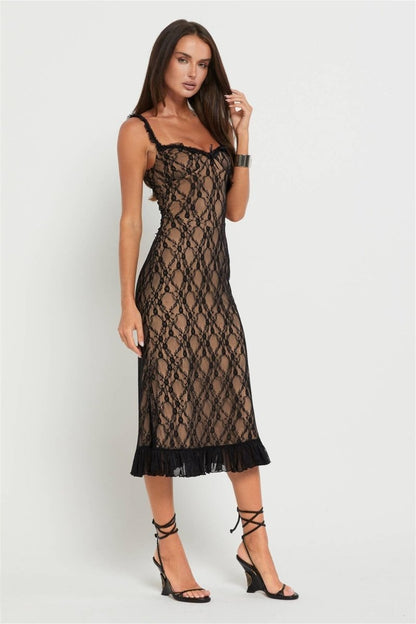 Well Tailored Dress with a Graceful Silhouette