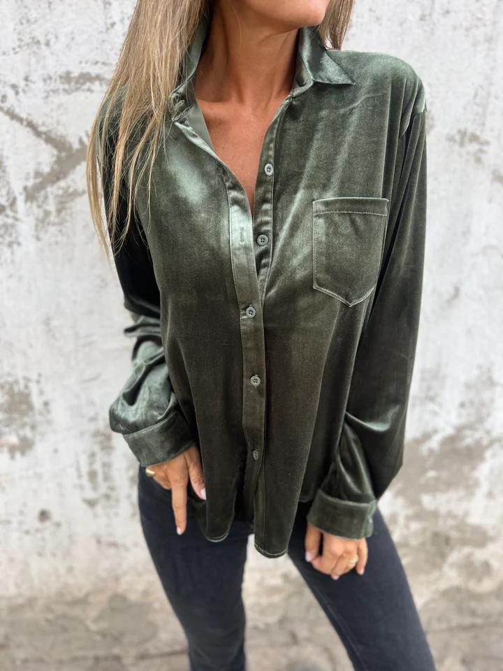Sophisticated Garment with a Clean Classic Look