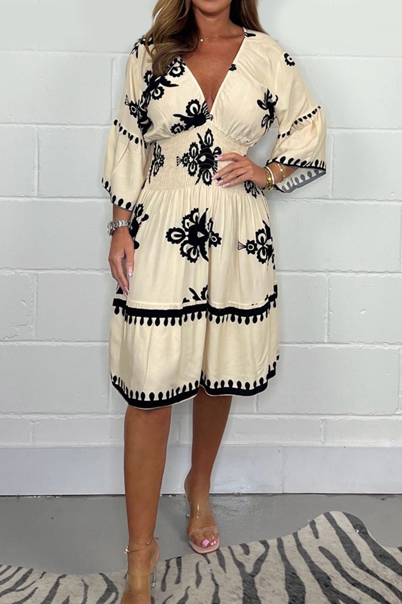 Effortlessly Elegant Dress with a Timeless Design