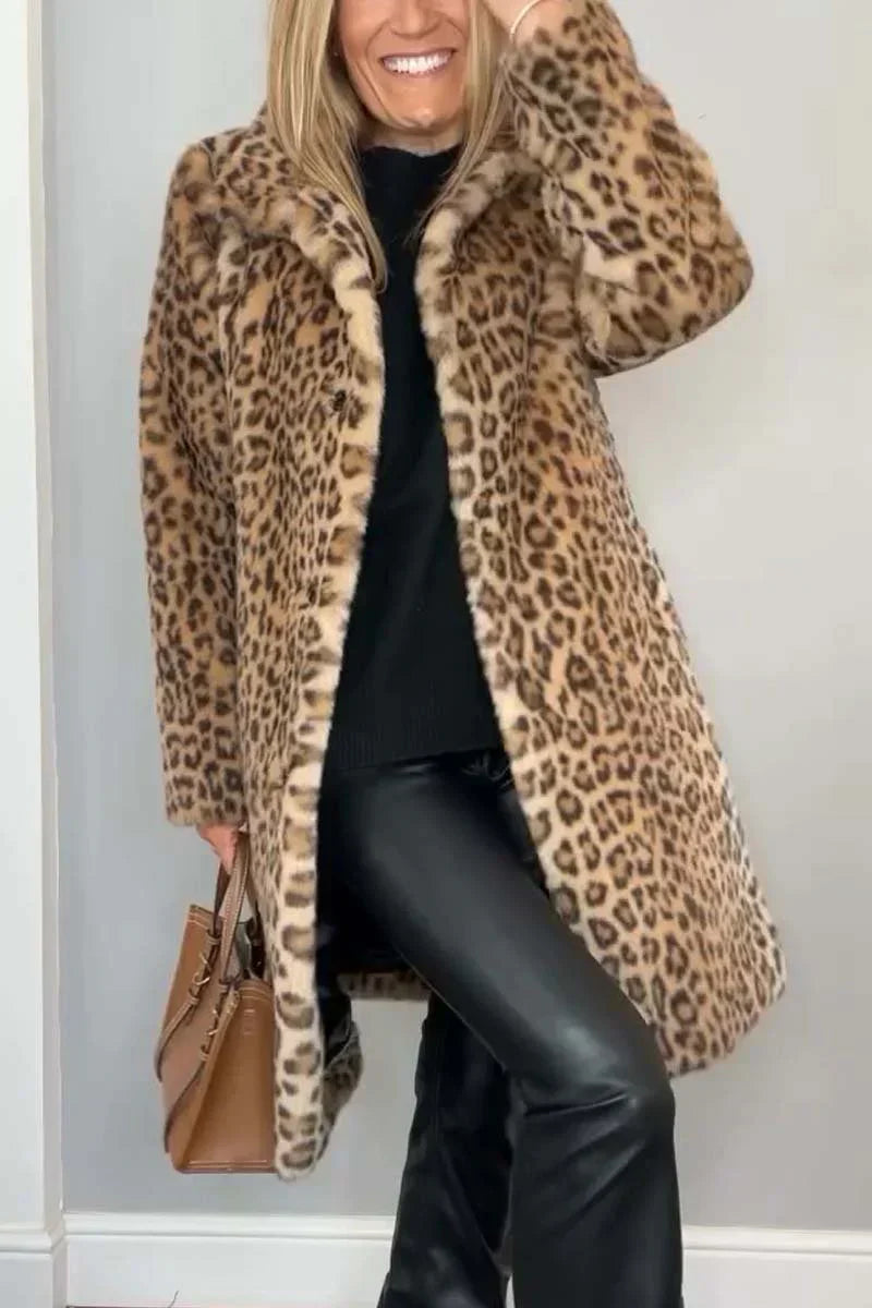 Beautifully Finished Coat in a Timeless Design