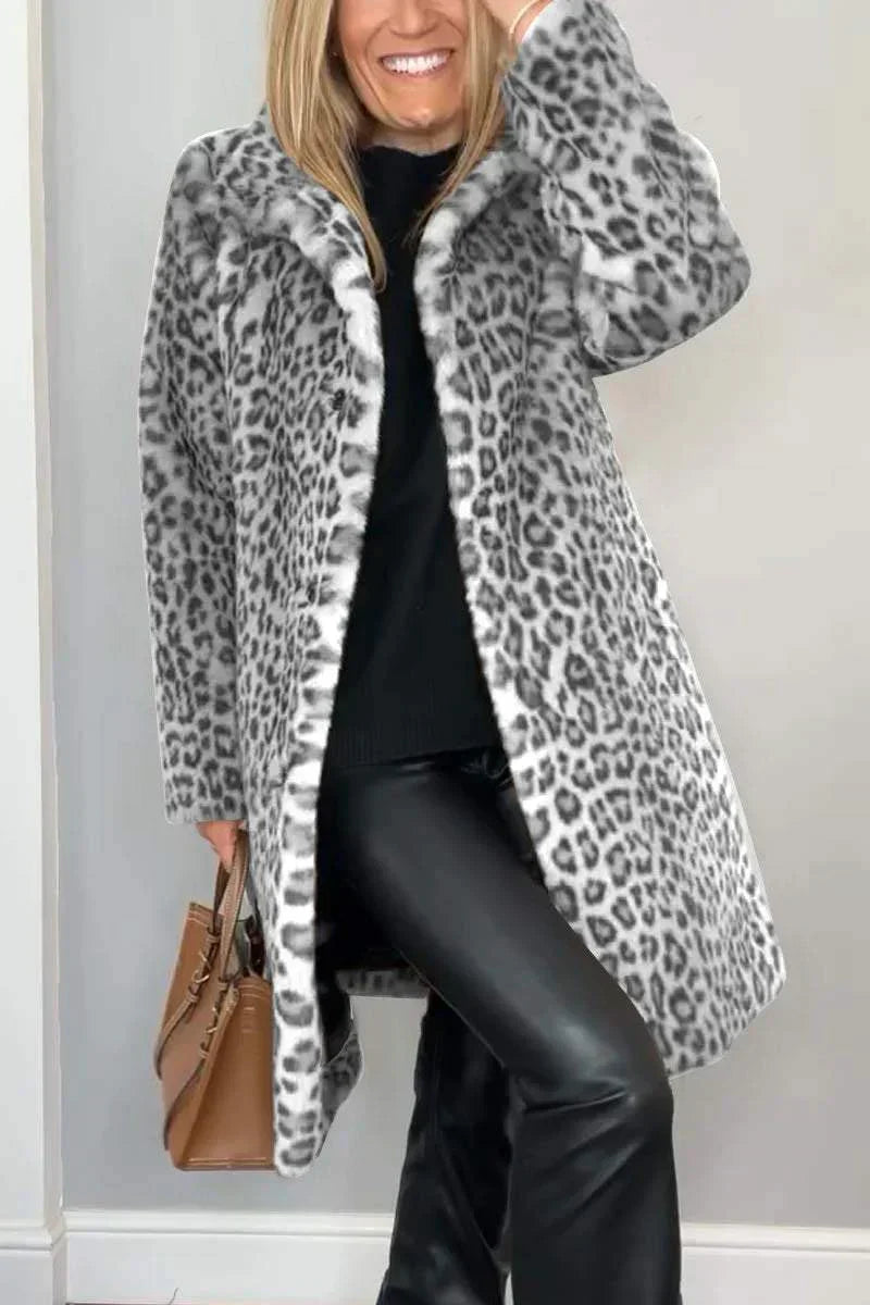 Beautifully Finished Coat in a Timeless Design