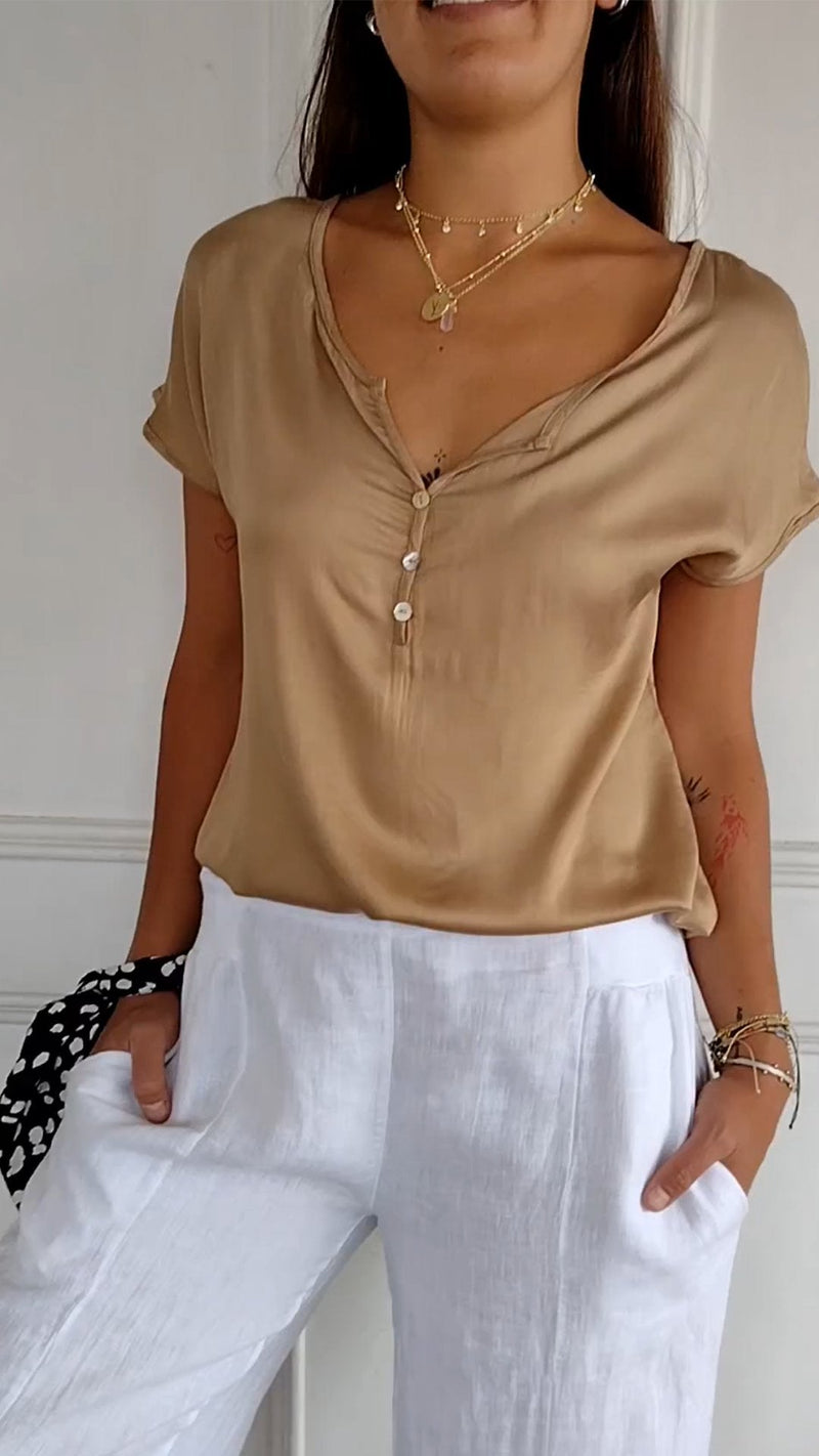 Well Tailored Blouse with a Graceful Silhouette