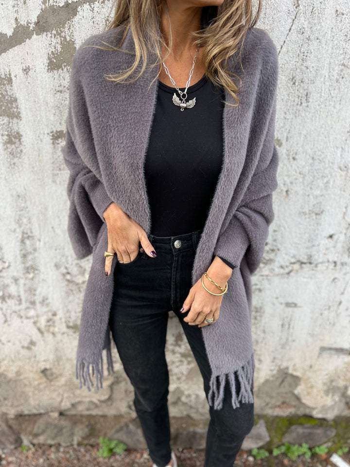 Well Tailored Sweater with a Graceful Silhouette