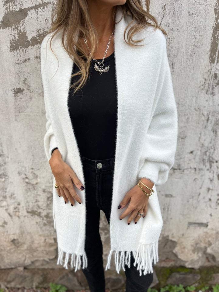Well Tailored Sweater with a Graceful Silhouette