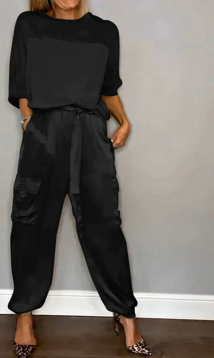 Effortlessly Elegant Pants with a Timeless Design