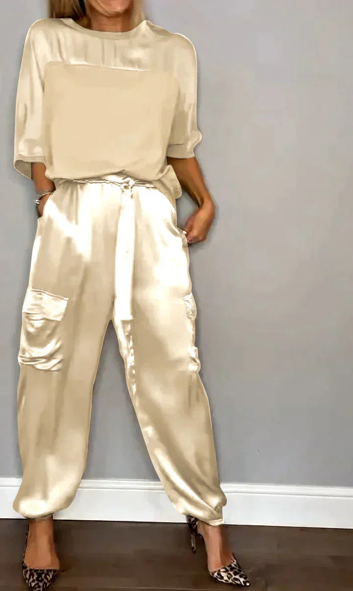 Effortlessly Elegant Pants with a Timeless Design