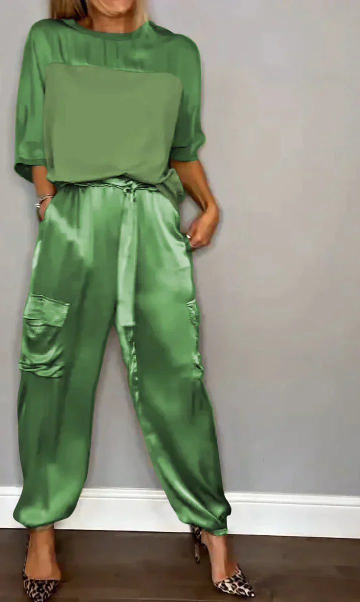 Effortlessly Elegant Pants with a Timeless Design