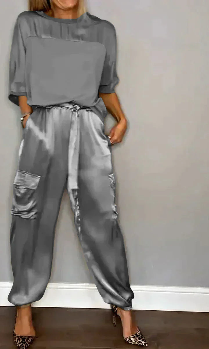 Effortlessly Elegant Pants with a Timeless Design