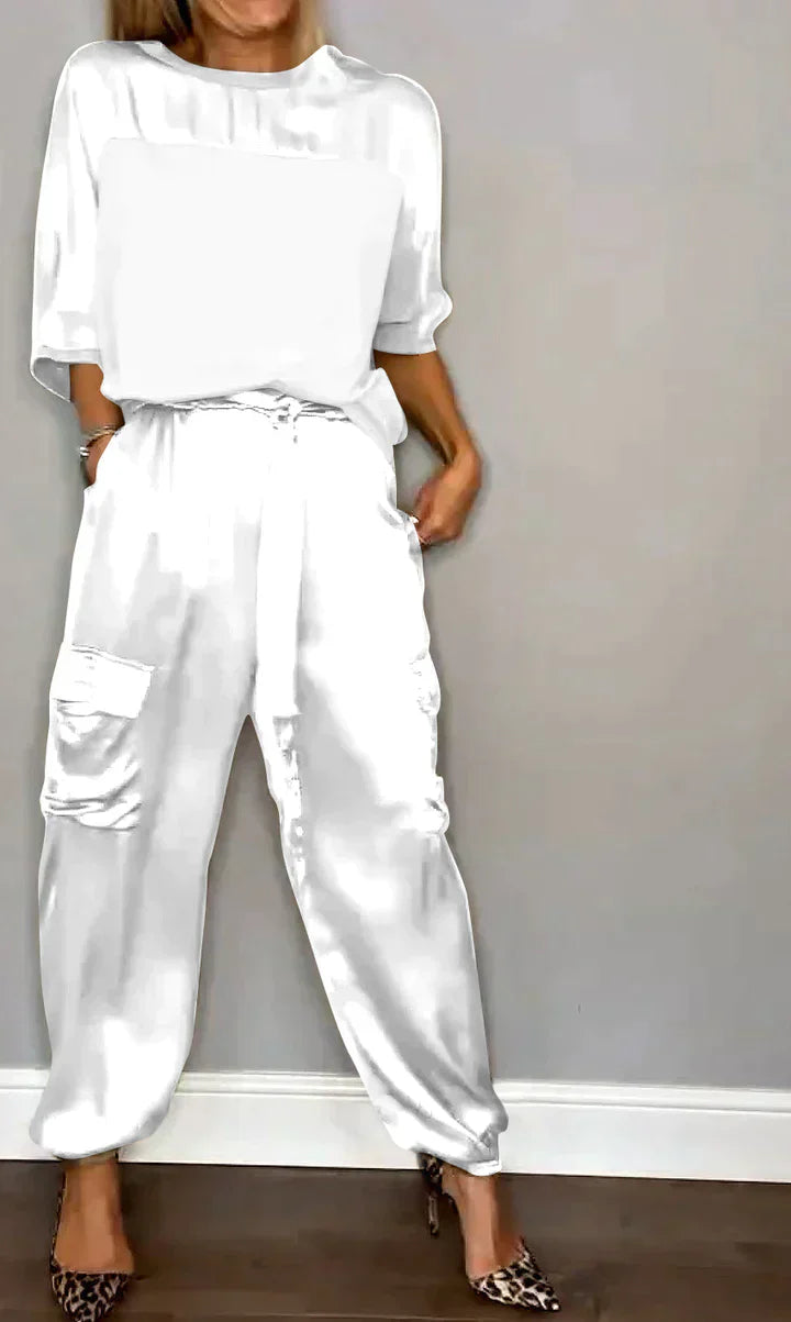 Effortlessly Elegant Pants with a Timeless Design