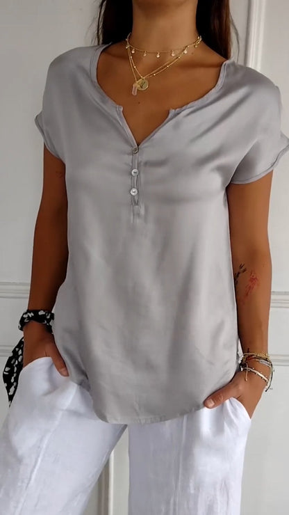 Well Tailored Blouse with a Graceful Silhouette