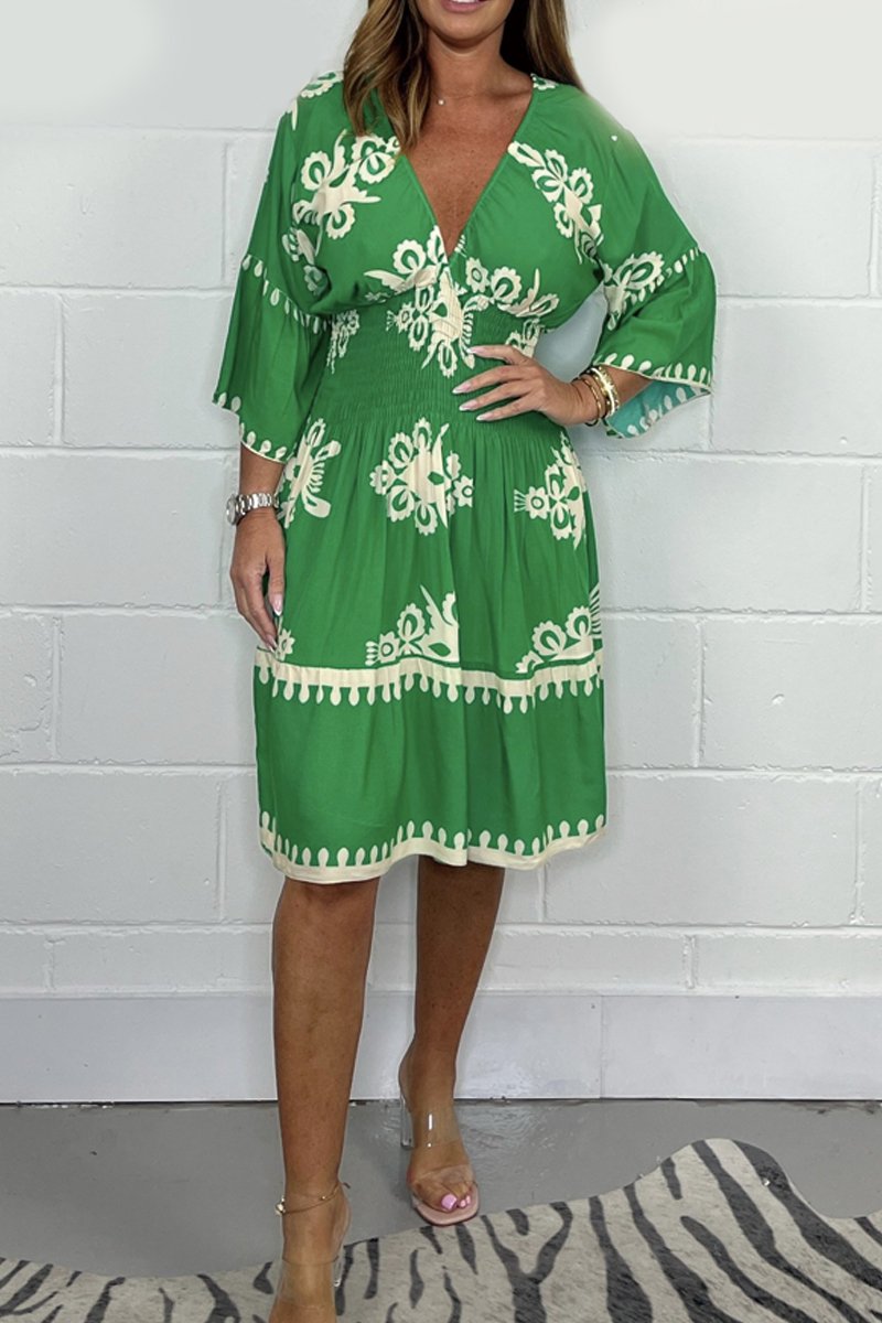 Effortlessly Elegant Dress with a Timeless Design