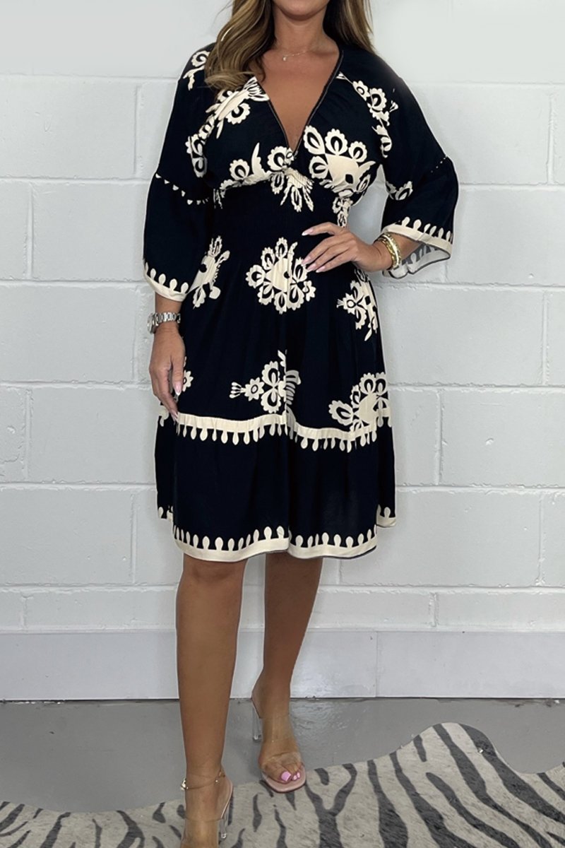 Effortlessly Elegant Dress with a Timeless Design