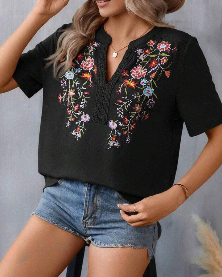 Elegantly Styled Blouse for Everyday Wear