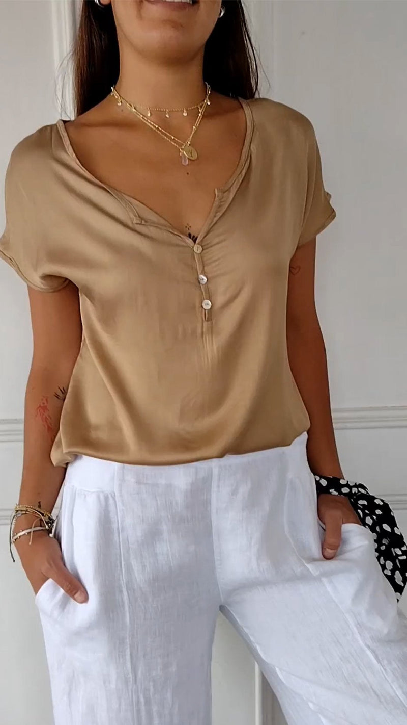 Well Tailored Blouse with a Graceful Silhouette