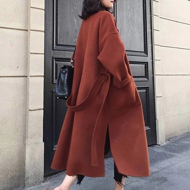 Well Tailored Coat with a Graceful Silhouette