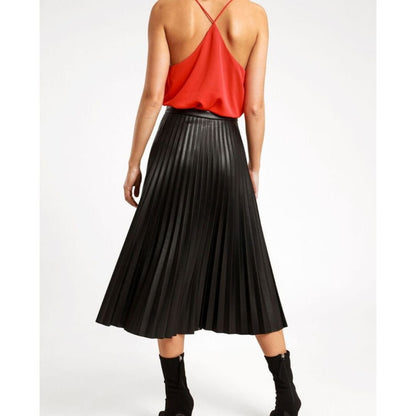 Effortlessly Elegant Garment with a Timeless Design