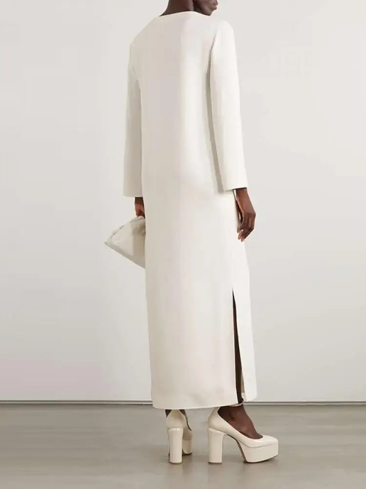 Beautifully Finished Dress in a Timeless Design