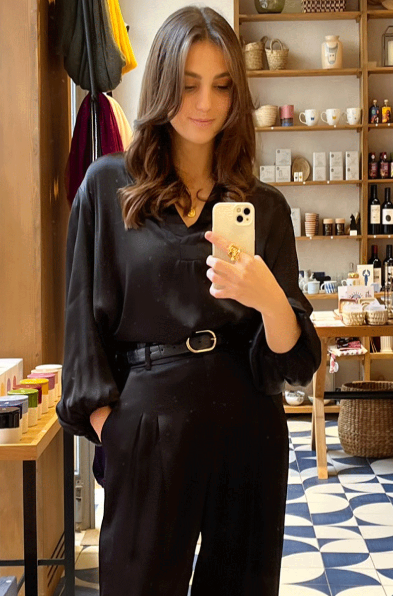Beautifully Crafted Blouse in a Classic Style