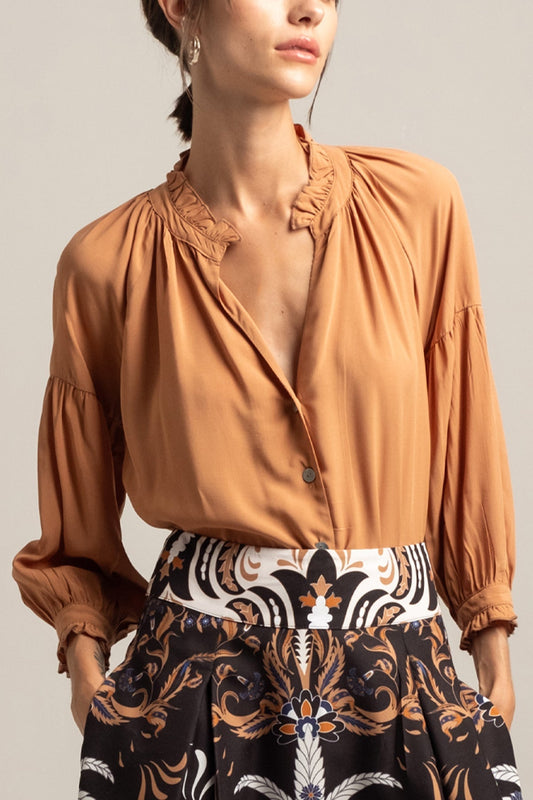 Effortlessly Elegant Blouse with a Timeless Design