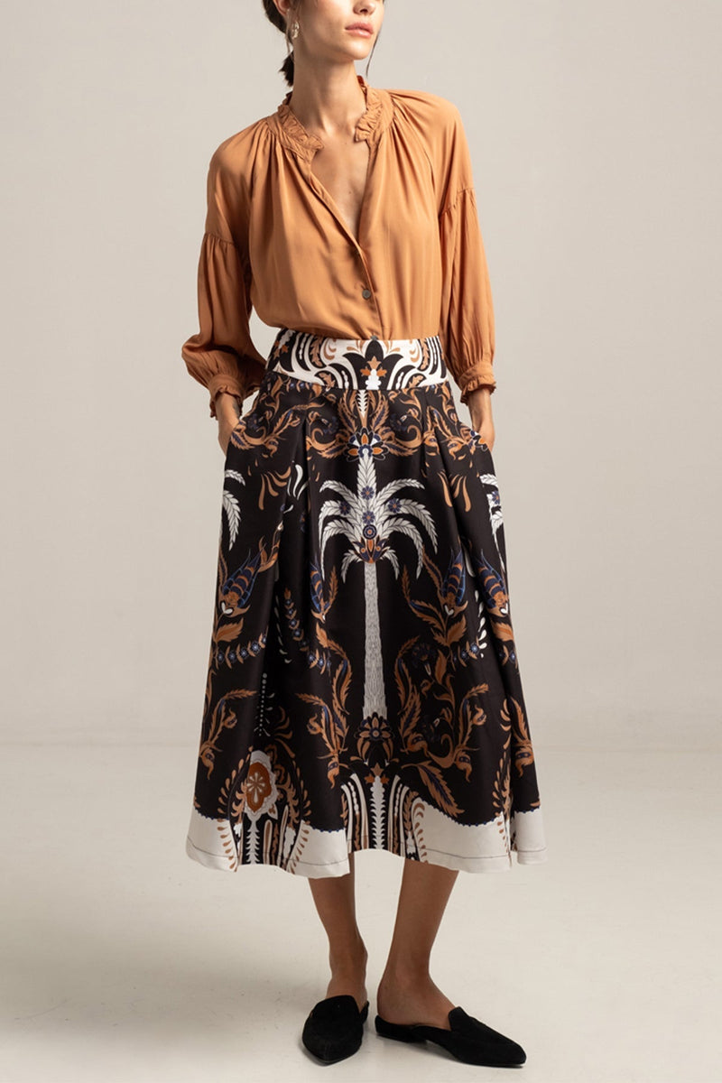 Effortlessly Elegant Blouse with a Timeless Design