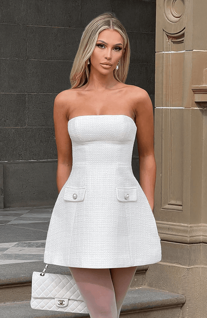 Effortlessly Elegant Garment with a Timeless Design