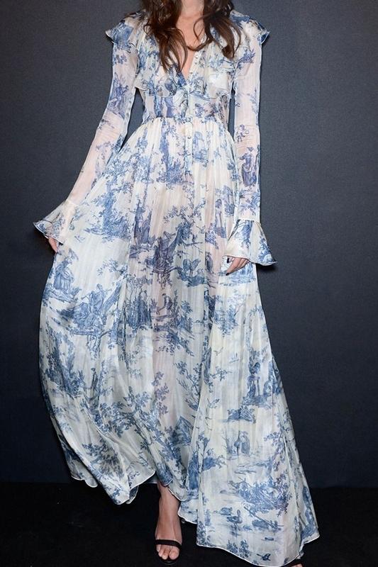 Beautifully Finished Dress in a Timeless Design