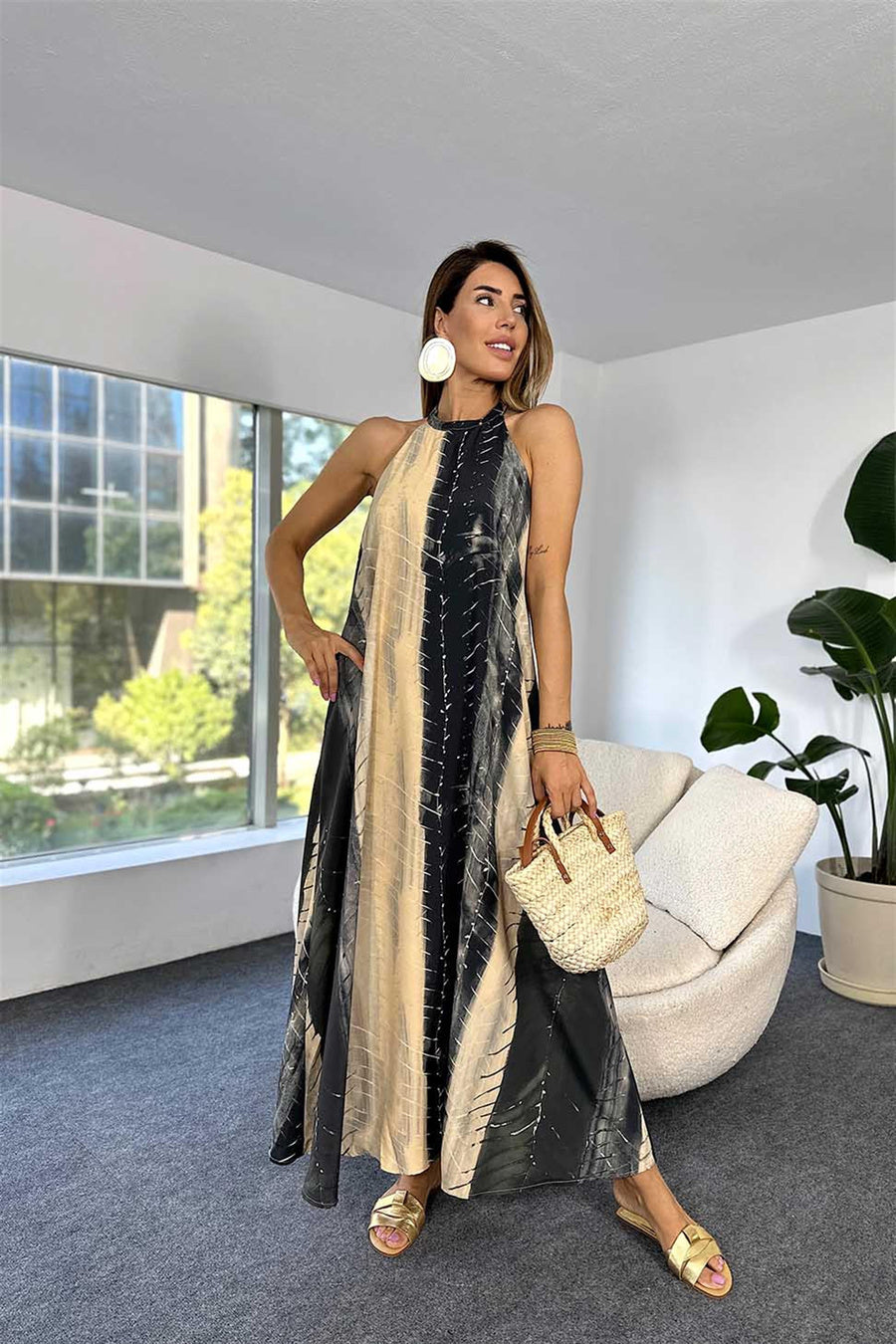 Beautifully Crafted Dress in a Classic Style