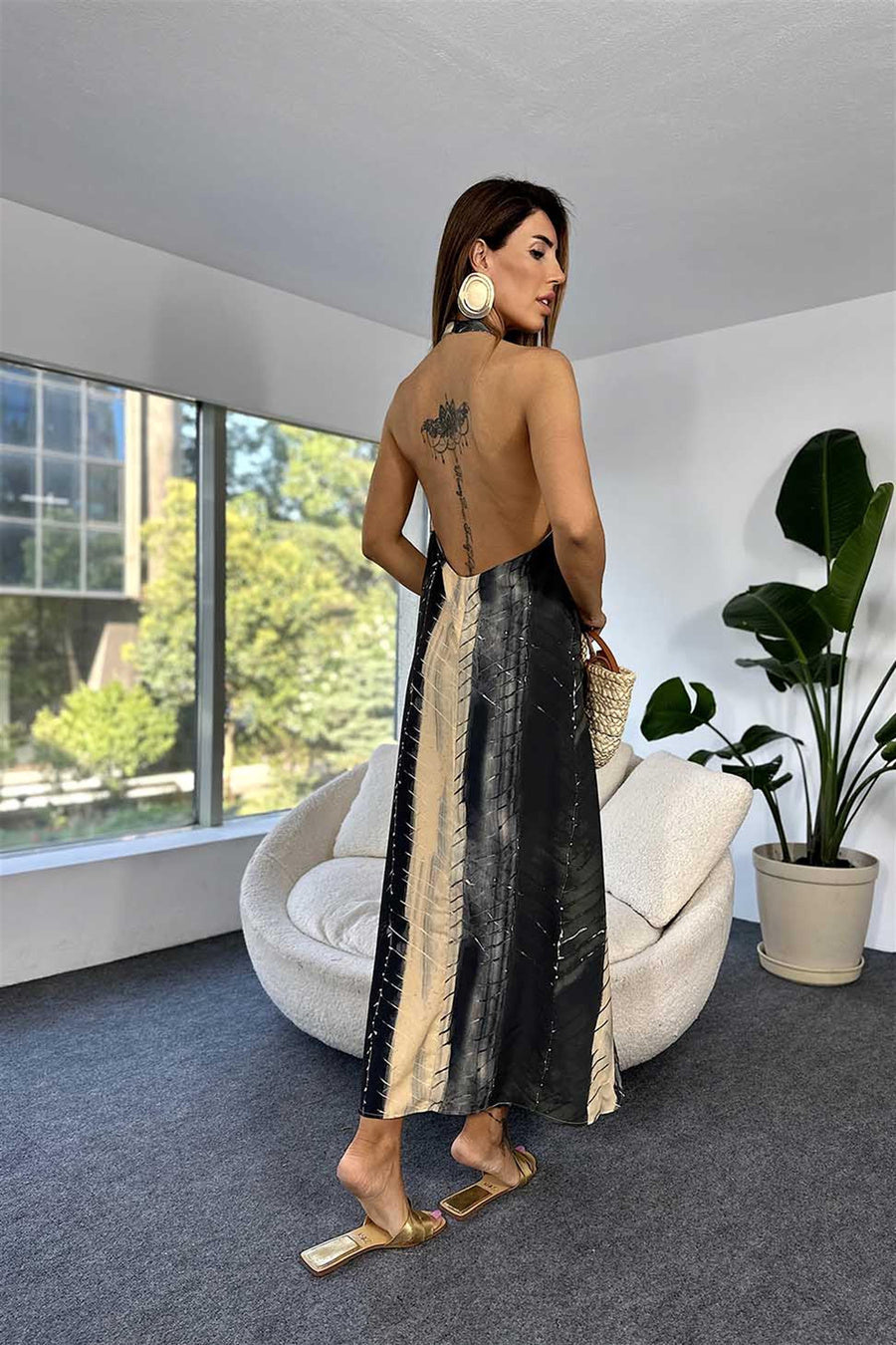 Beautifully Crafted Dress in a Classic Style
