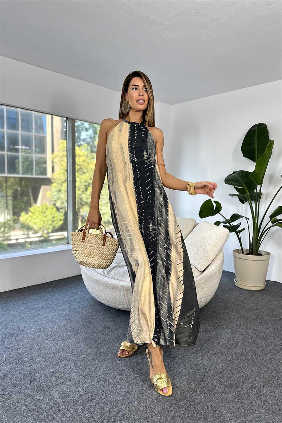 Beautifully Crafted Dress in a Classic Style