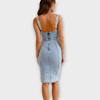 Well Tailored Dress with a Graceful Silhouette
