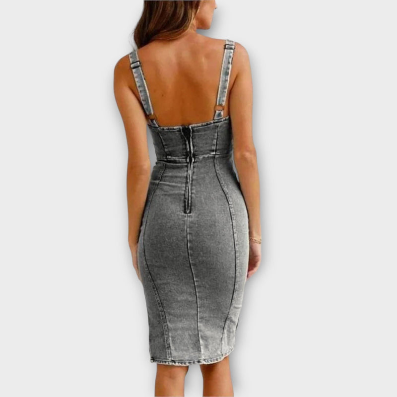 Well Tailored Dress with a Graceful Silhouette