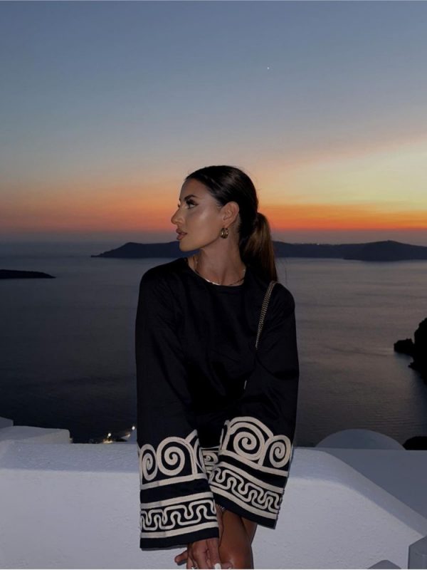 Beautifully Finished Dress in a Timeless Design