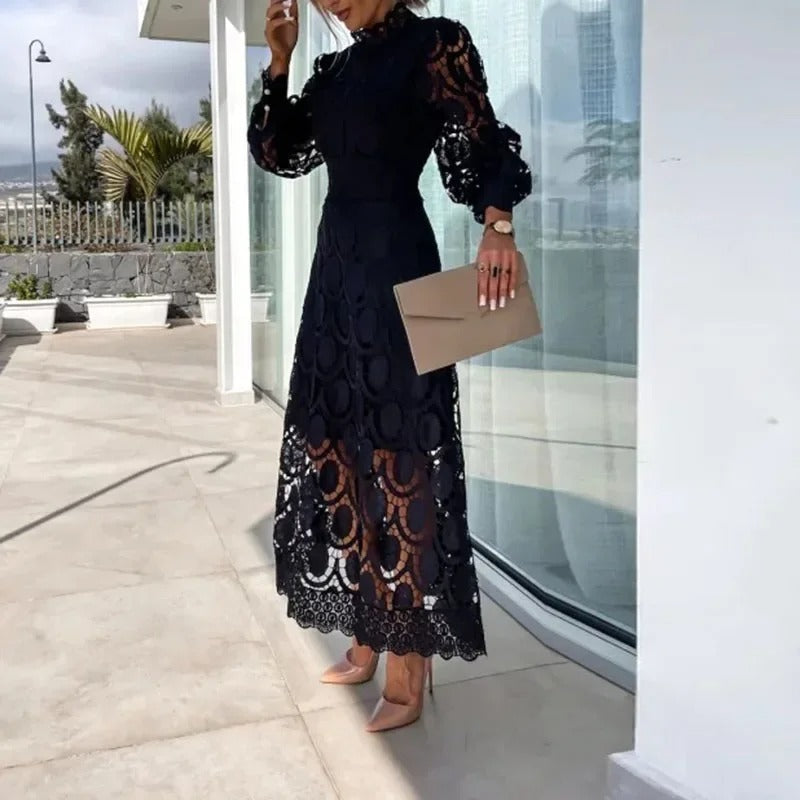 Beautifully Finished Dress in a Timeless Design