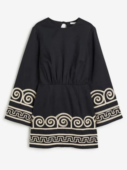 Beautifully Finished Dress in a Timeless Design