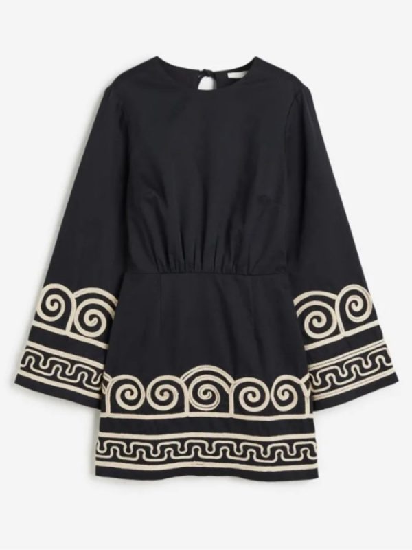 Beautifully Finished Dress in a Timeless Design