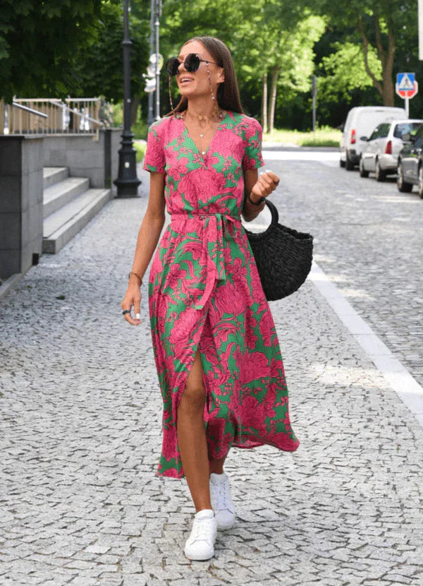 Well Tailored Dress with a Graceful Silhouette