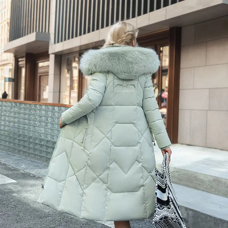 Well Tailored Coat with a Graceful Silhouette