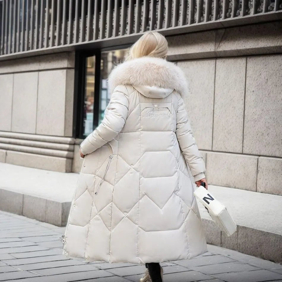 Well Tailored Coat with a Graceful Silhouette