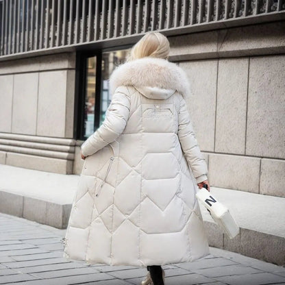 Well Tailored Coat with a Graceful Silhouette