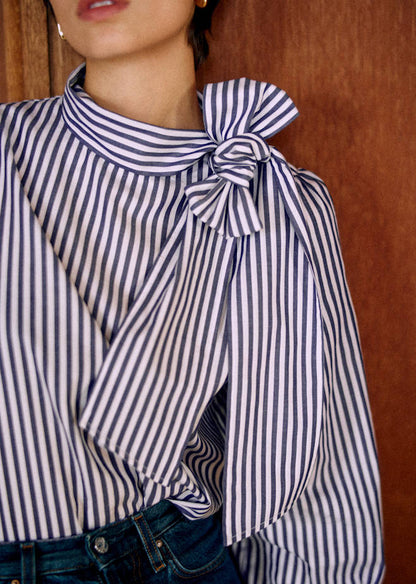 Effortlessly Elegant Blouse with a Timeless Design