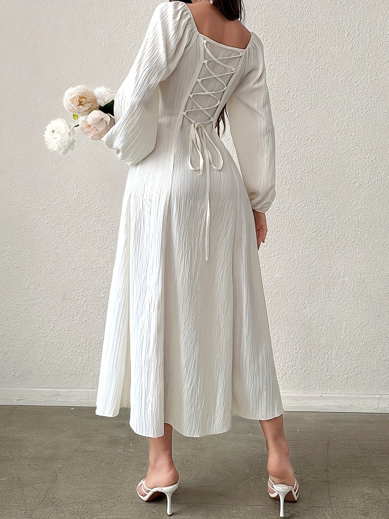 Well Tailored Dress with a Graceful Silhouette