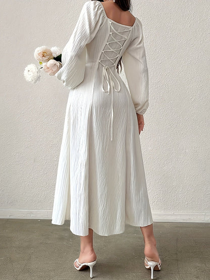 Well Tailored Dress with a Graceful Silhouette