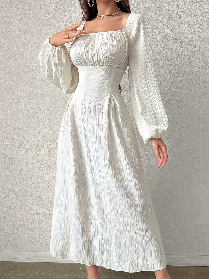 Well Tailored Dress with a Graceful Silhouette