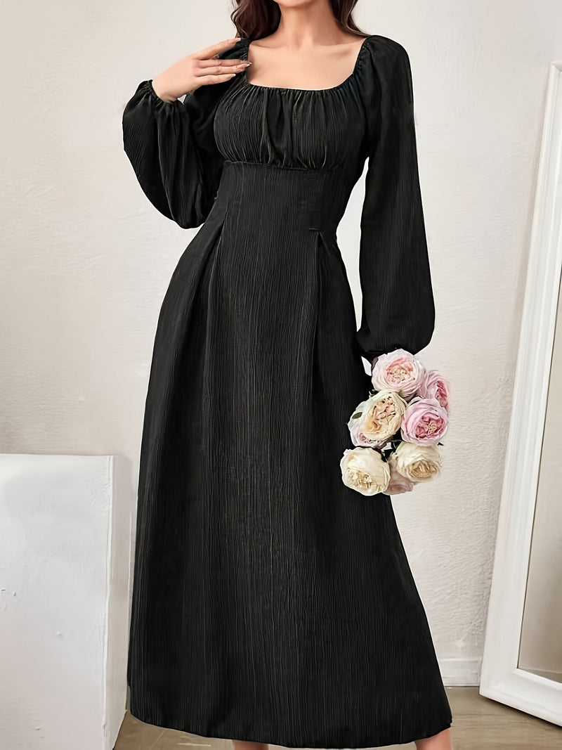 Well Tailored Dress with a Graceful Silhouette