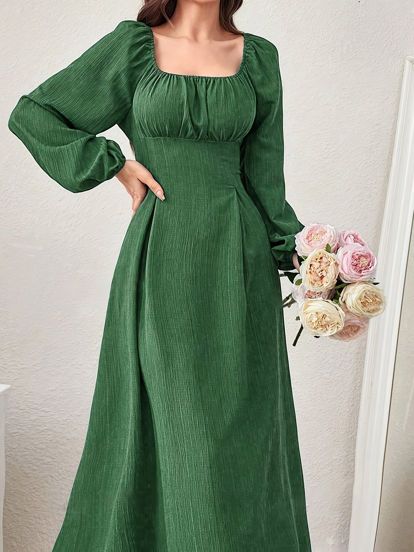 Well Tailored Dress with a Graceful Silhouette